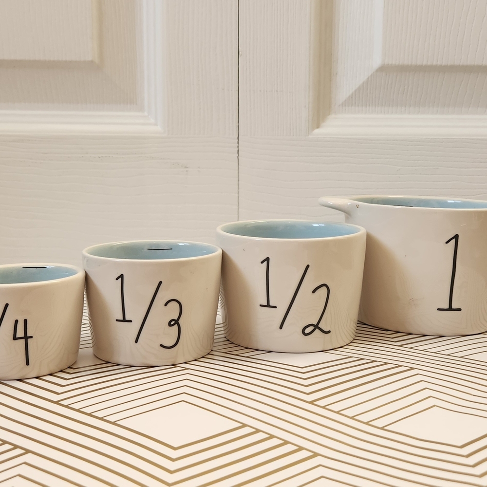 RAE DUNN Cinderella Measuring Cups - Picture 4 of 4